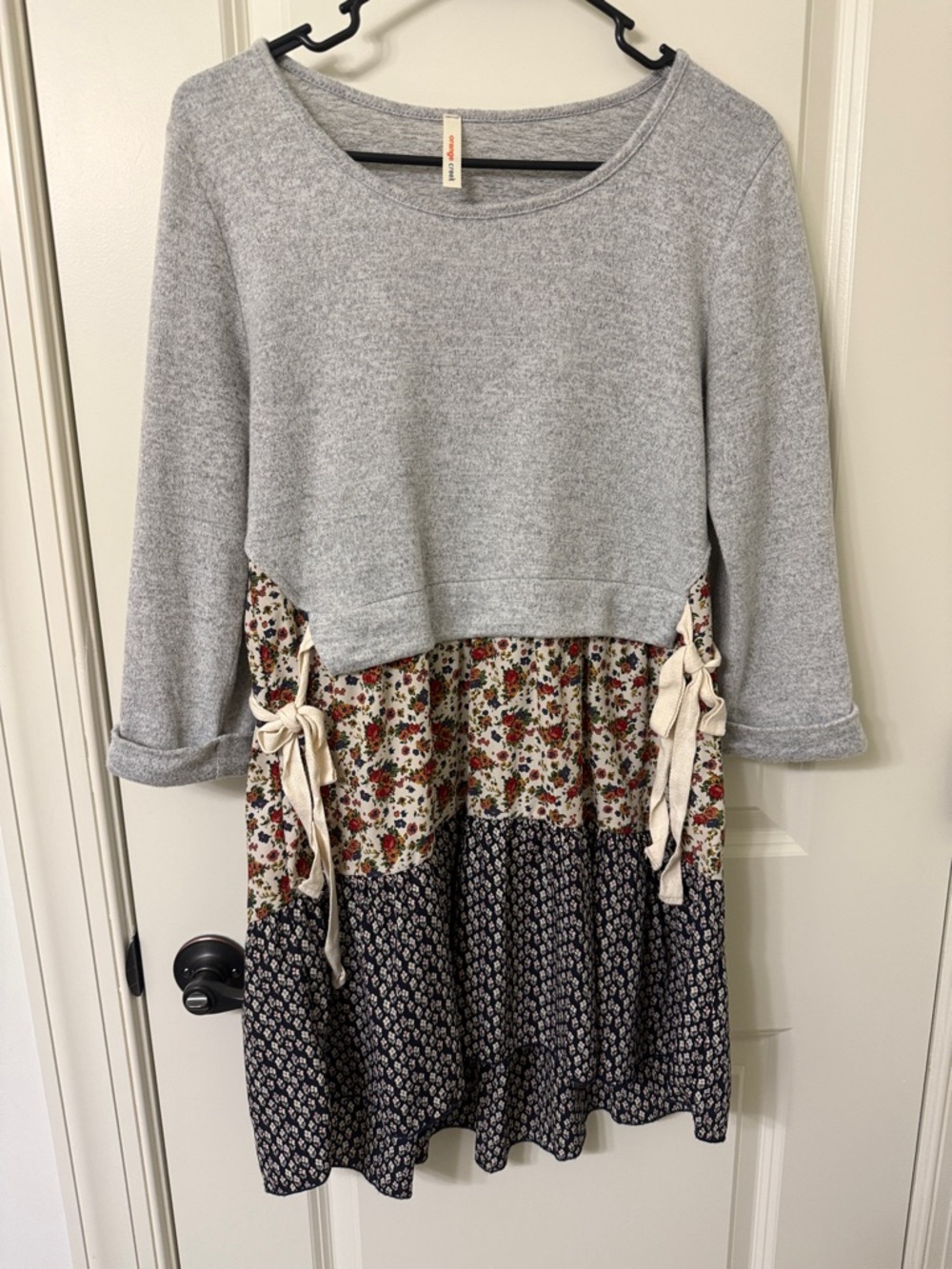 orange creek Gray Knit Top Layered Floral Tie-Side women’s tunic shirt. Size s/m